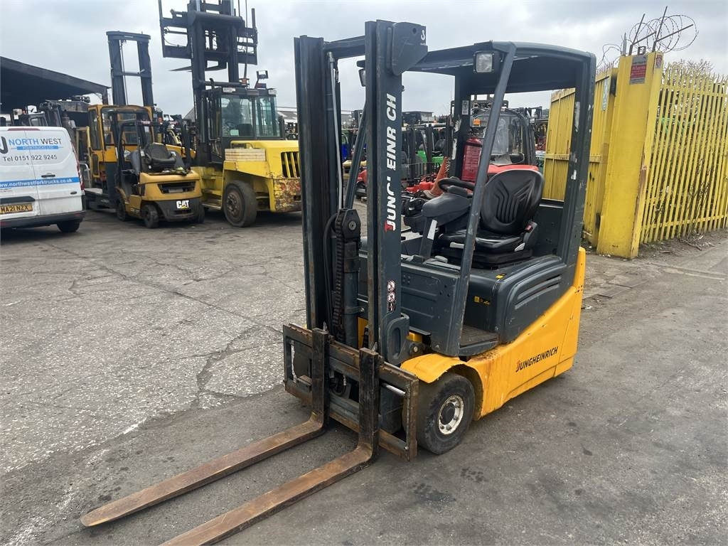 Jungheinrich EFG215 - Elektrikli forklift: fotoğraf 5 Jungheinrich EFG215 - Elektrikli forklift: fotoğraf 5