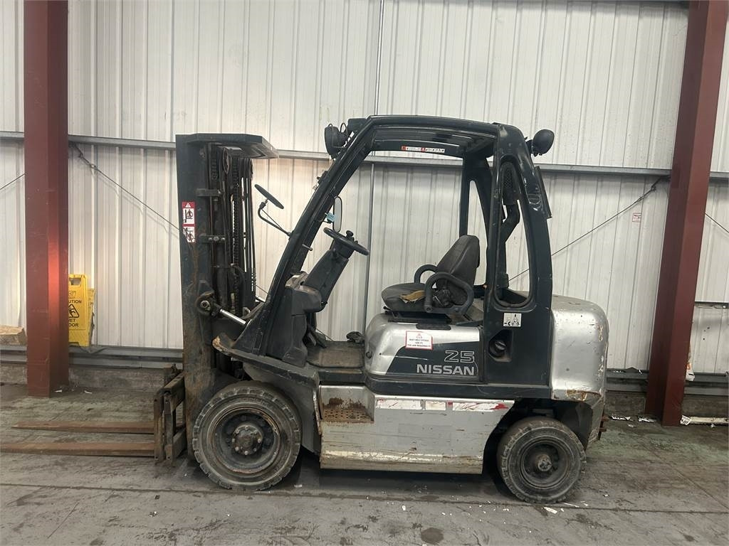 Nissan FD02A25Q - Dizel forklift: fotoğraf 1 Nissan FD02A25Q - Dizel forklift: fotoğraf 1