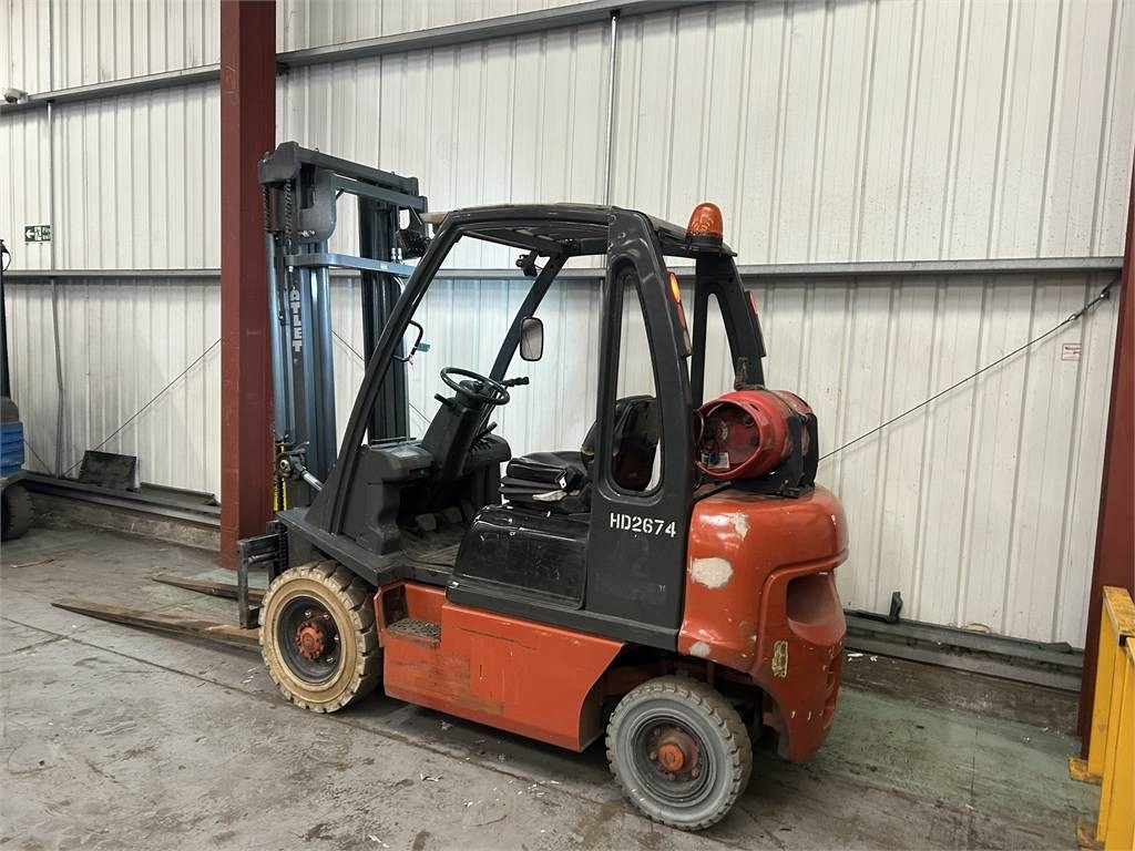 Nissan UD02A20PQ - LPG forklift: fotoğraf 3 Nissan UD02A20PQ - LPG forklift: fotoğraf 3