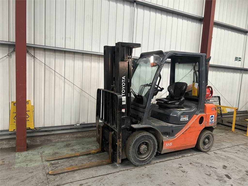 Toyota 02-8FGF25 - LPG forklift: fotoğraf 2 Toyota 02-8FGF25 - LPG forklift: fotoğraf 2