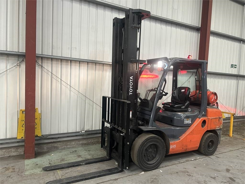 Toyota 02-8FGJF35 - LPG forklift: fotoğraf 2 Toyota 02-8FGJF35 - LPG forklift: fotoğraf 2