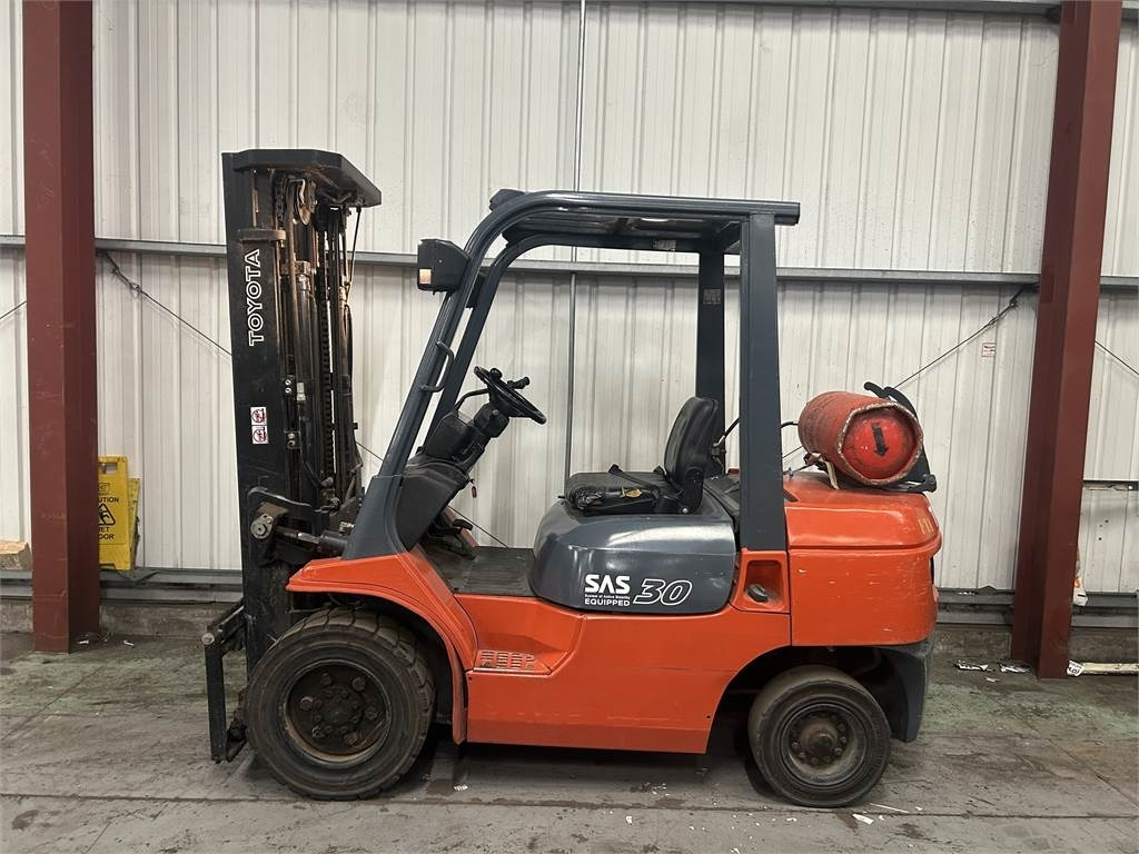 Toyota 7FGF30  - LPG forklift: fotoğraf 1 Toyota 7FGF30  - LPG forklift: fotoğraf 1