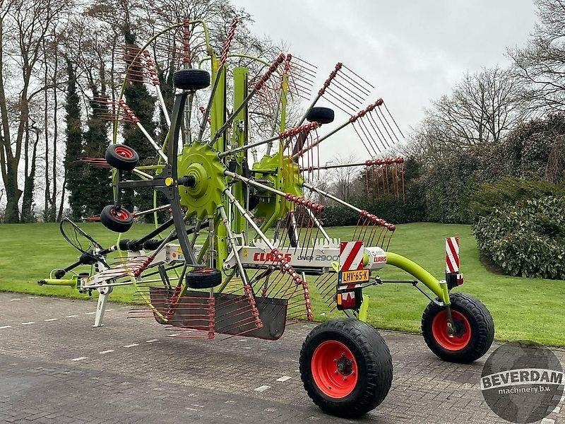 Claas Liner 2900 - Ot toplama tırmığı: fotoğraf 3 Claas Liner 2900 - Ot toplama tırmığı: fotoğraf 3
