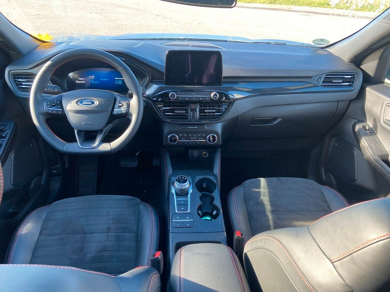 Ford Kuga Plug-In Hybrid ST-Line X - SUV: fotoğraf 4 Ford Kuga Plug-In Hybrid ST-Line X - SUV: fotoğraf 4