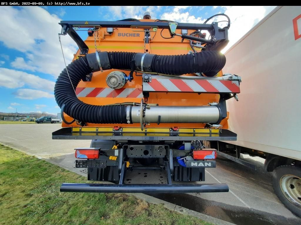 MAN TGS 18.420 4X2 BL Bucher OF 8000 TWIN beidseitig - Yol süpürme aracı: fotoğraf 3 MAN TGS 18.420 4X2 BL Bucher OF 8000 TWIN beidseitig - Yol süpürme aracı: fotoğraf 3