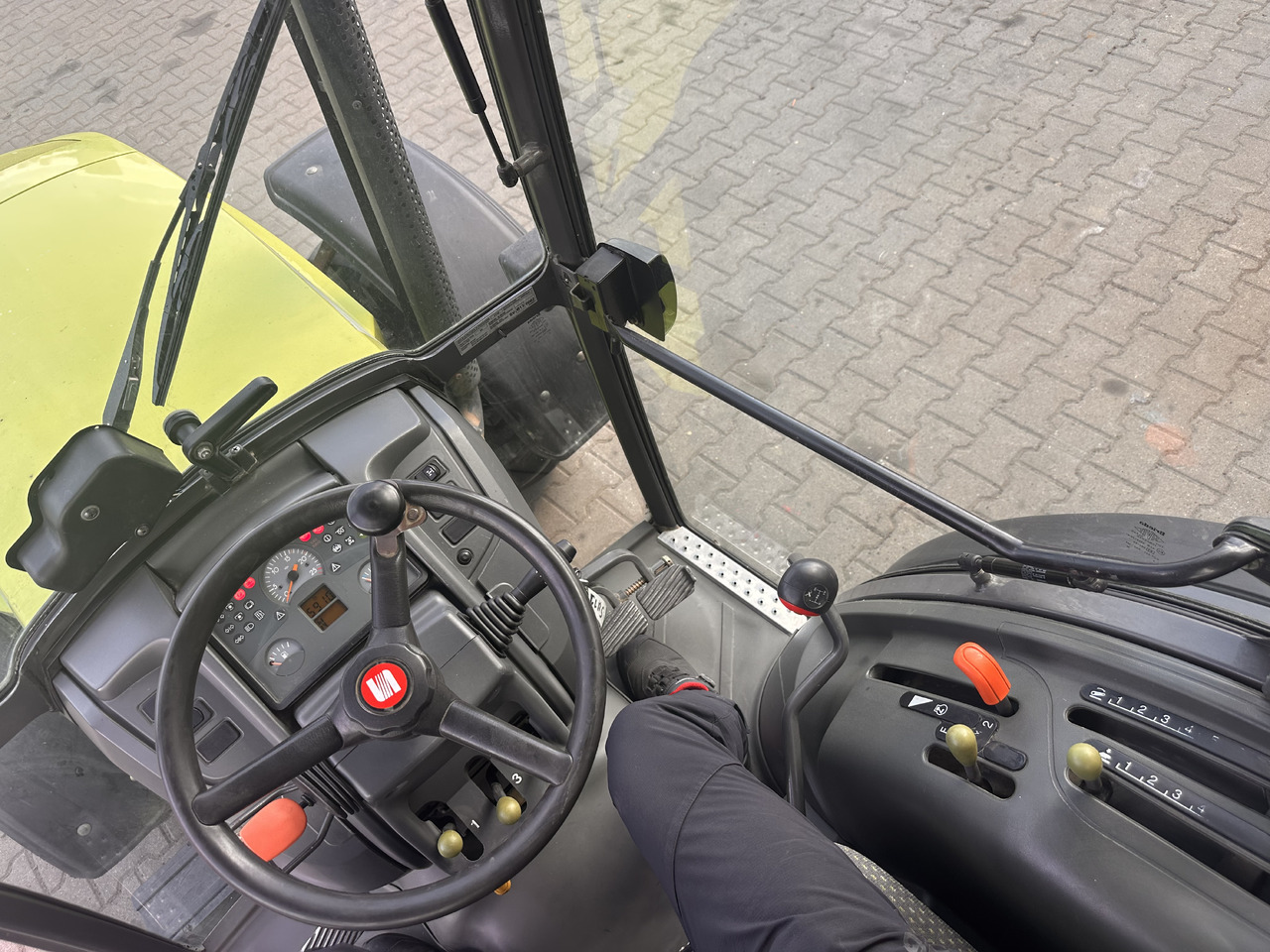 Traktör CLAAS NECTIS 257F: fotoğraf 12
