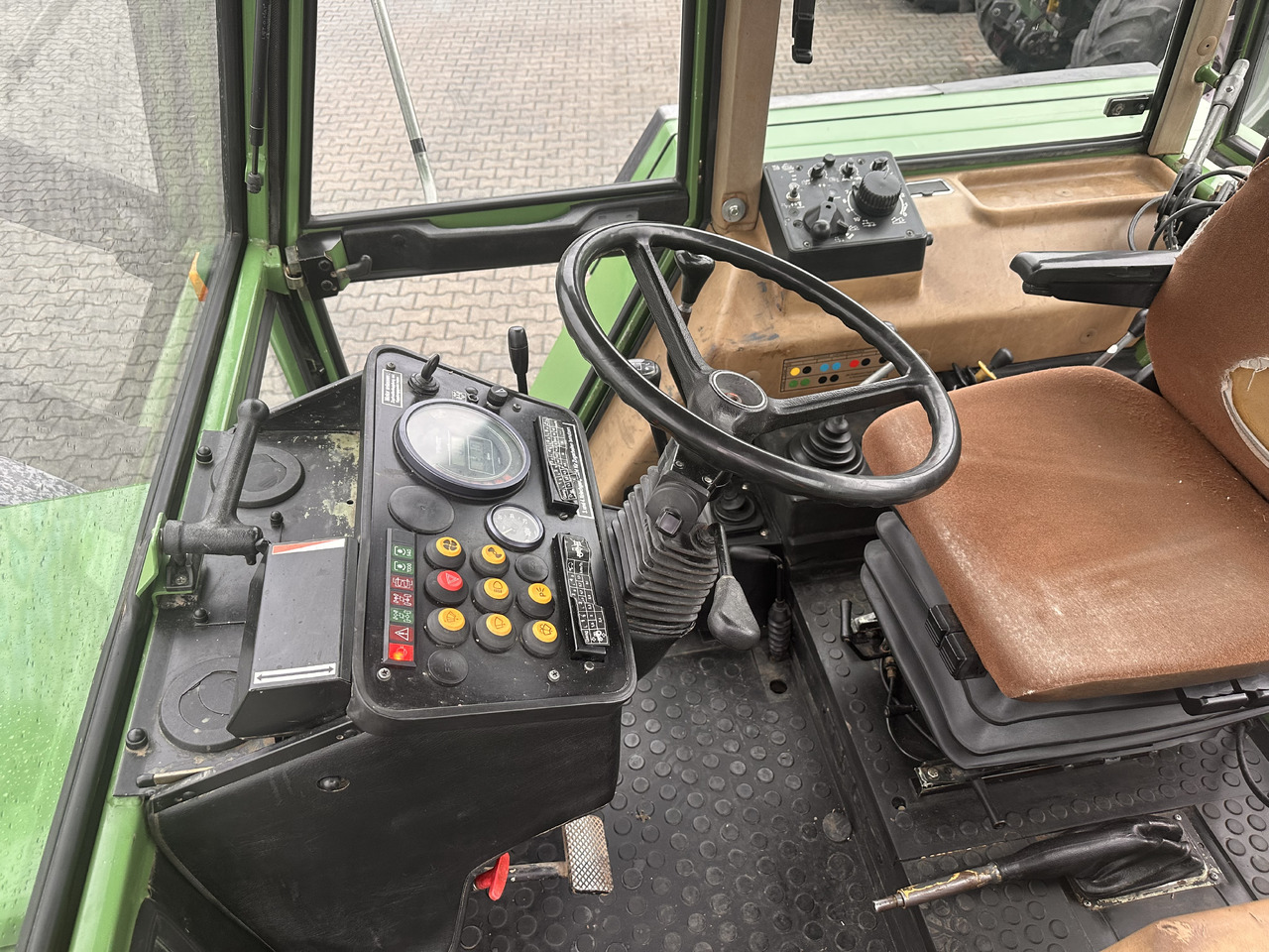 FENDT Favorit 614 LSA TURBOMATIK E - Traktör: fotoğraf 3 FENDT Favorit 614 LSA TURBOMATIK E - Traktör: fotoğraf 3