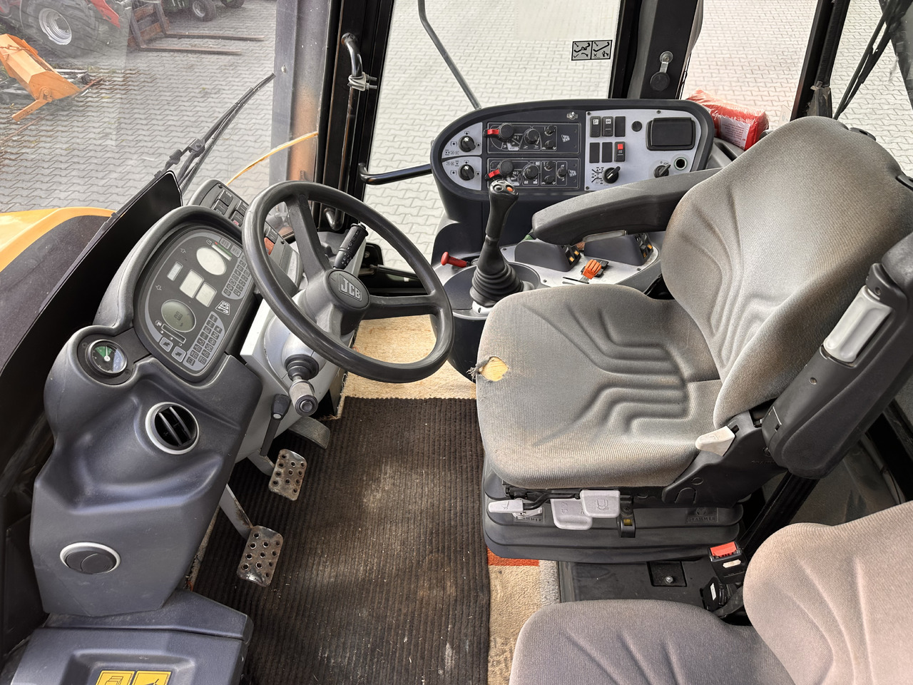 JCB FASTRAC 3230 - Traktör: fotoğraf 5 JCB FASTRAC 3230 - Traktör: fotoğraf 5