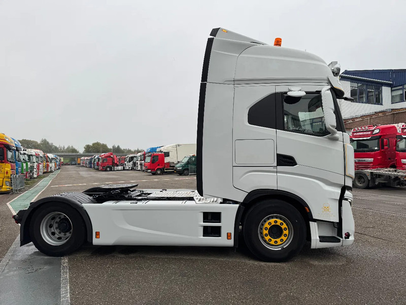 Iveco S-WAY 460 4X2 EURO 6 SKIRTS DOUBLE TANK - Çekici: fotoğraf 4 Iveco S-WAY 460 4X2 EURO 6 SKIRTS DOUBLE TANK - Çekici: fotoğraf 4