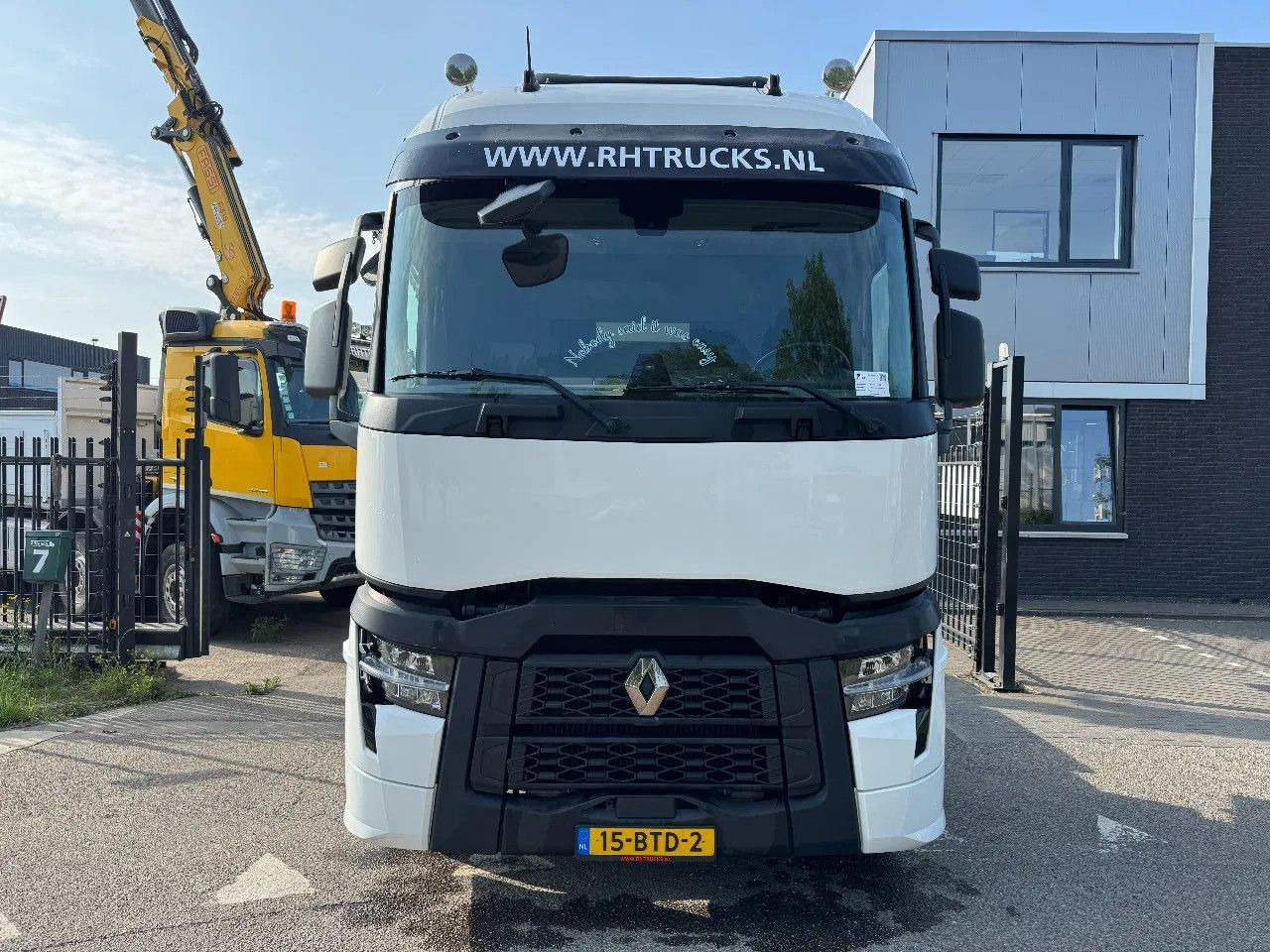 Renault T440 - 13-LITER ENGINE! - EURO 6 SKIRTS SPOILER - Çekici: fotoğraf 2 Renault T440 - 13-LITER ENGINE! - EURO 6 SKIRTS SPOILER - Çekici: fotoğraf 2