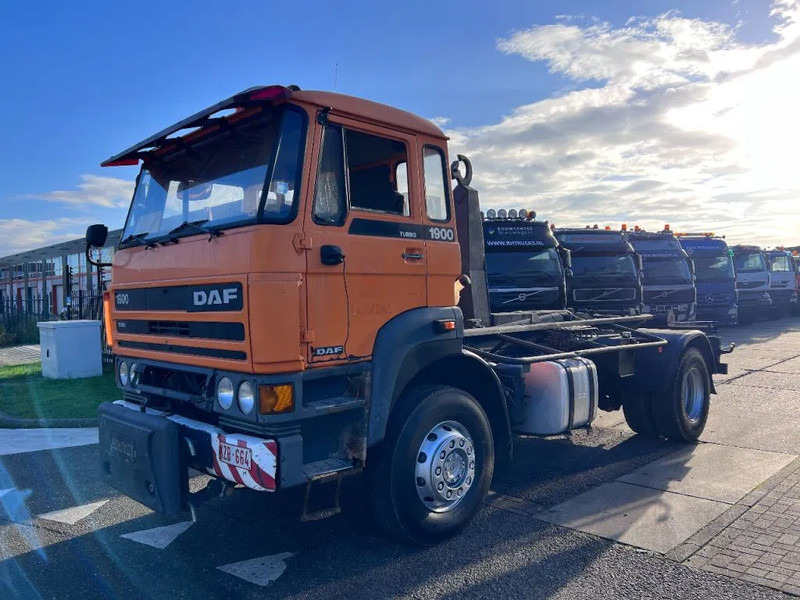 DAF 1900 TURBO 4X4 HOOKLIFT - Kancalı yükleyici kamyon: fotoğraf 1 DAF 1900 TURBO 4X4 HOOKLIFT - Kancalı yükleyici kamyon: fotoğraf 1