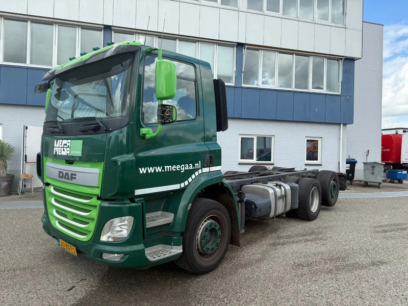 DAF CF 400 6X2 EURO 6 - ONLY 689.209 KM + STEERING AXLE - Şasi kamyon: fotoğraf 1 DAF CF 400 6X2 EURO 6 - ONLY 689.209 KM + STEERING AXLE - Şasi kamyon: fotoğraf 1