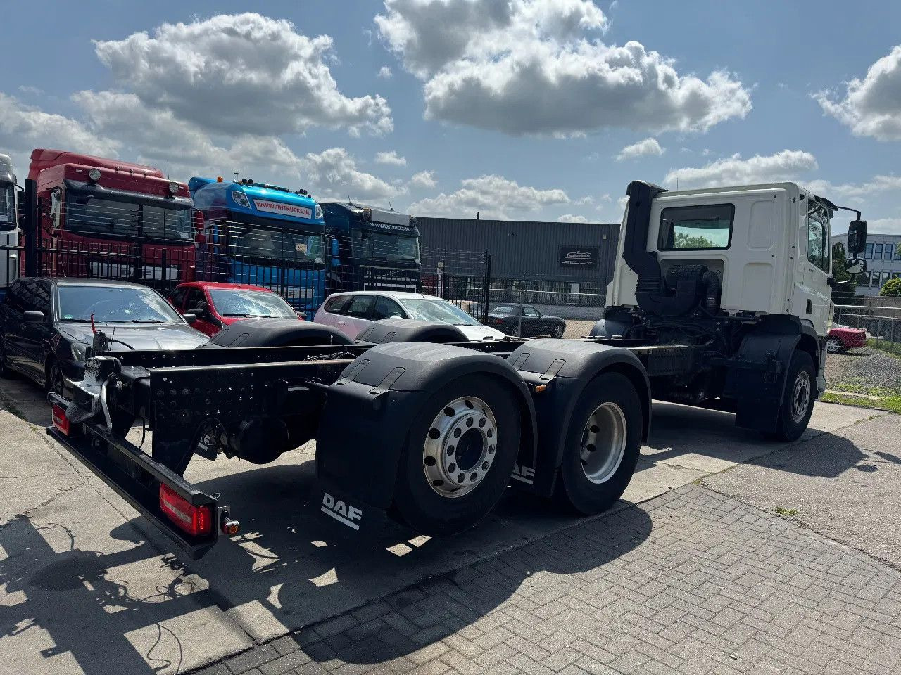 DAF CF 450 6X2 - EURO 6 + LIFT/STEERING AXLE - Şasi kamyon: fotoğraf 4 DAF CF 450 6X2 - EURO 6 + LIFT/STEERING AXLE - Şasi kamyon: fotoğraf 4