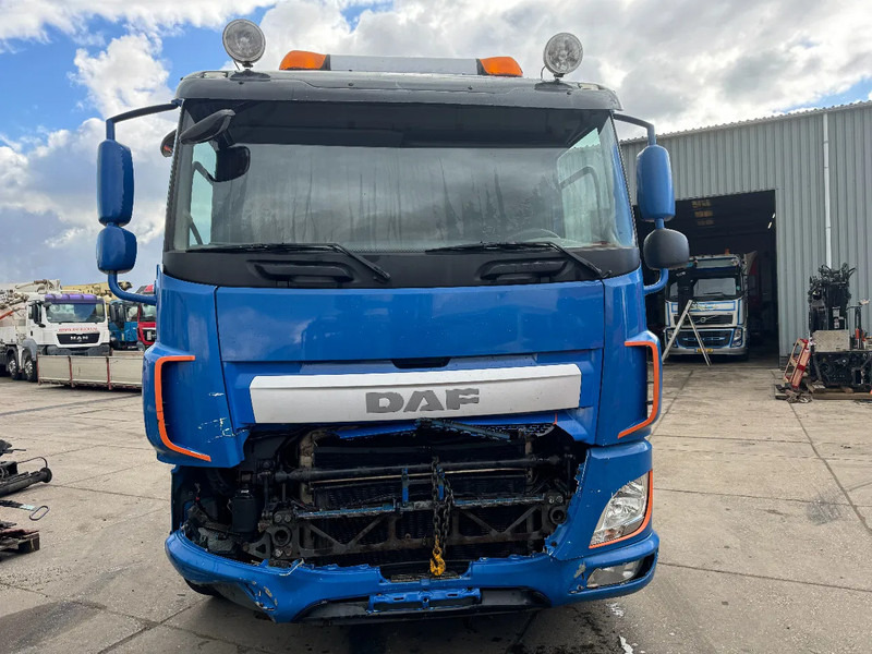 DAF CF 460 8X2 ONLY VISUAL DAMAGED // ENGINE IS RUNNING - Kablo sistemli kamyon: fotoğraf 2 DAF CF 460 8X2 ONLY VISUAL DAMAGED // ENGINE IS RUNNING - Kablo sistemli kamyon: fotoğraf 2