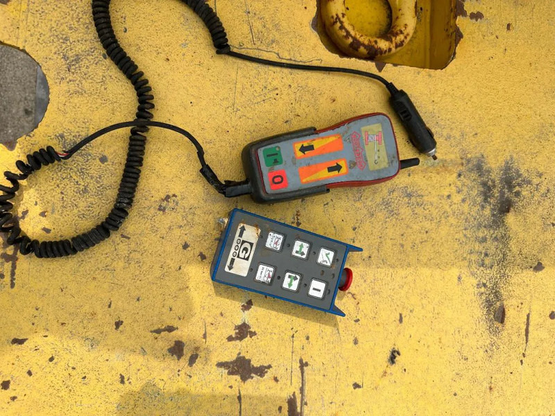Goldhofer 3 AS GESTUURD REMOTE CONTROLE 1,2 M EXTENDABLE - Alçak çerçeveli platform dorse: fotoğraf 4 Goldhofer 3 AS GESTUURD REMOTE CONTROLE 1,2 M EXTENDABLE - Alçak çerçeveli platform dorse: fotoğraf 4