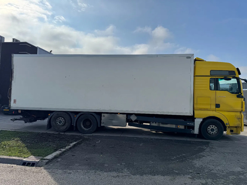 MAN TGX 26.360 6X2 - EURO 5 + ZEPRO LIFT + LIFT/STEERING AXLE - Kapalı kasa kamyon: fotoğraf 4 MAN TGX 26.360 6X2 - EURO 5 + ZEPRO LIFT + LIFT/STEERING AXLE - Kapalı kasa kamyon: fotoğraf 4