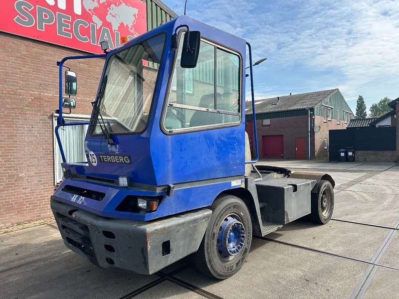 Terberg YT 182 MOTOR ROOKT - Terminal çekiciler: fotoğraf 2 Terberg YT 182 MOTOR ROOKT - Terminal çekiciler: fotoğraf 2