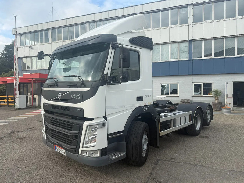 Volvo FM 330 FM 330 6X2 GESTUURD MET KM 235315 - Şasi kamyon: fotoğraf 1 Volvo FM 330 FM 330 6X2 GESTUURD MET KM 235315 - Şasi kamyon: fotoğraf 1