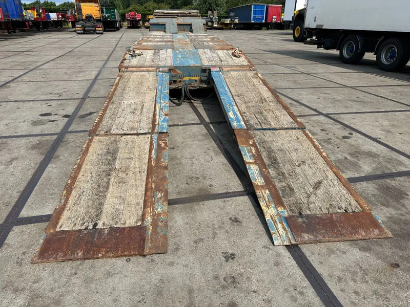 Wielton 4 AXEL WITH RAMPS - Alçak çerçeveli platform dorse: fotoğraf 3 Wielton 4 AXEL WITH RAMPS - Alçak çerçeveli platform dorse: fotoğraf 3