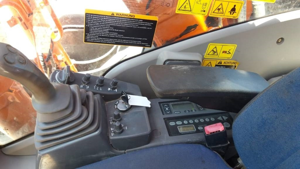 HITACHI ZX 210LC - Paletli ekskavatör: fotoğraf 5 HITACHI ZX 210LC - Paletli ekskavatör: fotoğraf 5