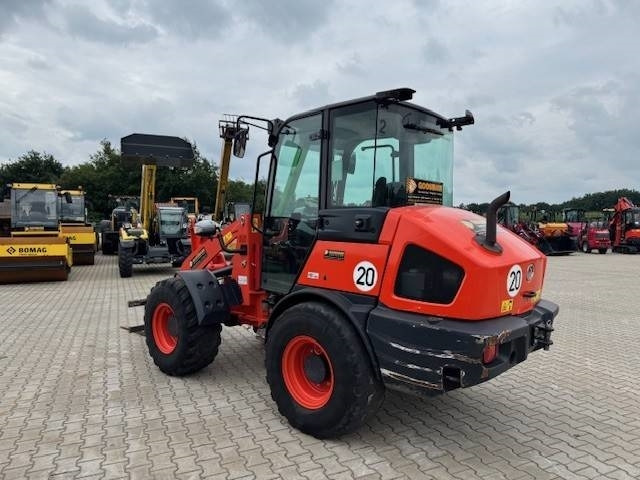 KUBOTA R090 - Tekerlekli yükleyici: fotoğraf 2 KUBOTA R090 - Tekerlekli yükleyici: fotoğraf 2