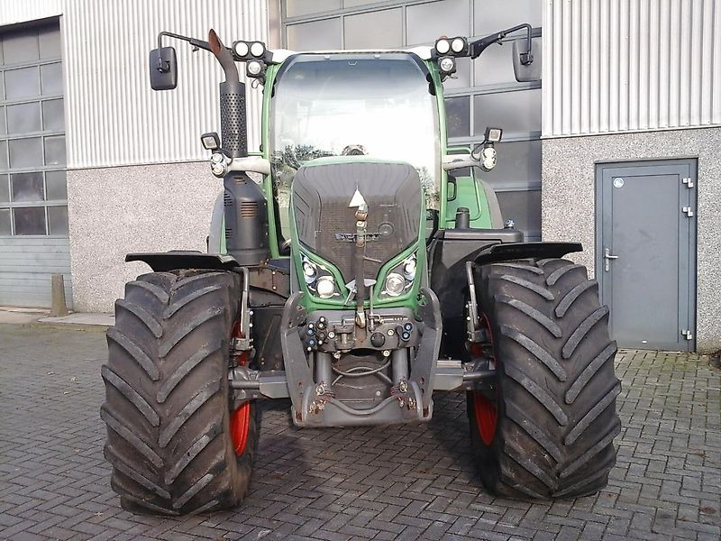 Fendt 720 Vario S4 Profi - Traktör: fotoğraf 2 Fendt 720 Vario S4 Profi - Traktör: fotoğraf 2