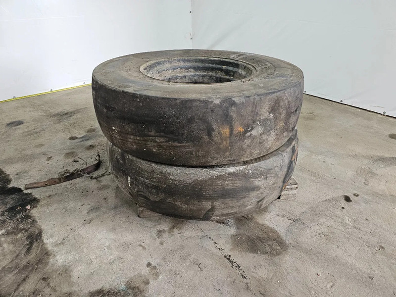 Firestone 16.9-30 - Lastik - Kamyon: fotoğraf 1 Firestone 16.9-30 - Lastik - Kamyon: fotoğraf 1