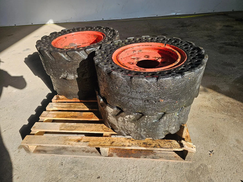 Michelin 30x10-16 - Lastik - Kamyon: fotoğraf 2 Michelin 30x10-16 - Lastik - Kamyon: fotoğraf 2