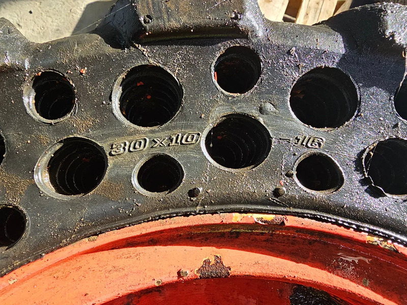 Michelin 30x10-16 - Lastik - Kamyon: fotoğraf 4 Michelin 30x10-16 - Lastik - Kamyon: fotoğraf 4