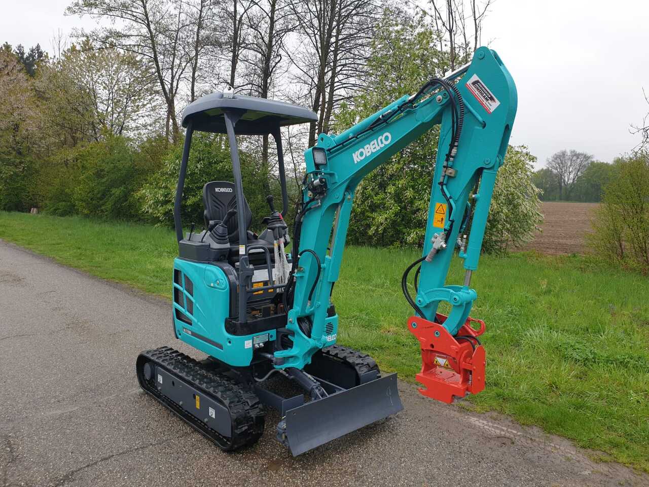 KOBELCO SK 17 SR-3E - Mini ekskavatör: fotoğraf 4 KOBELCO SK 17 SR-3E - Mini ekskavatör: fotoğraf 4