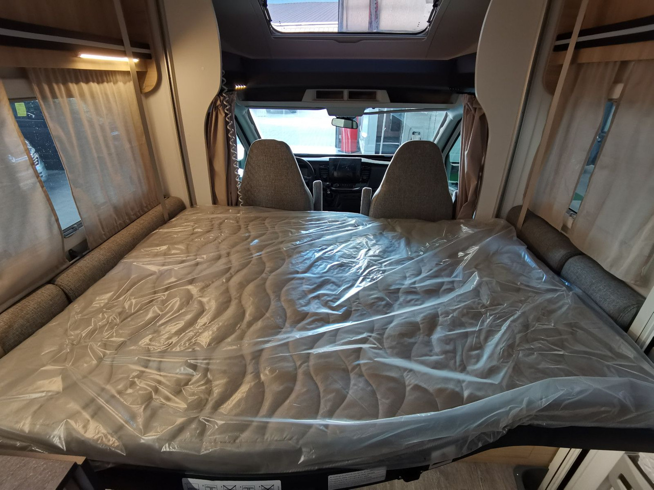 Semi entegre karavan Chausson 650 FIRST LINE /-2025-/ARCTIC-PAKET/XXL- HUBBETT: fotoğraf 14