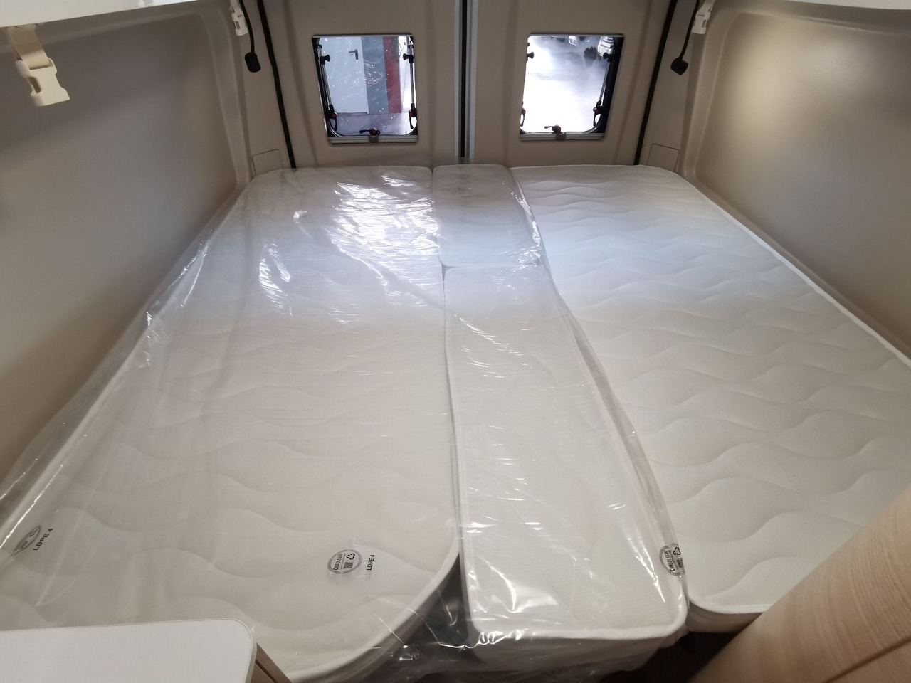 Yeni Camper van Chausson V697 FIRST LINE / -2025- / 140PS / EINZELBETTEN: fotoğraf 16