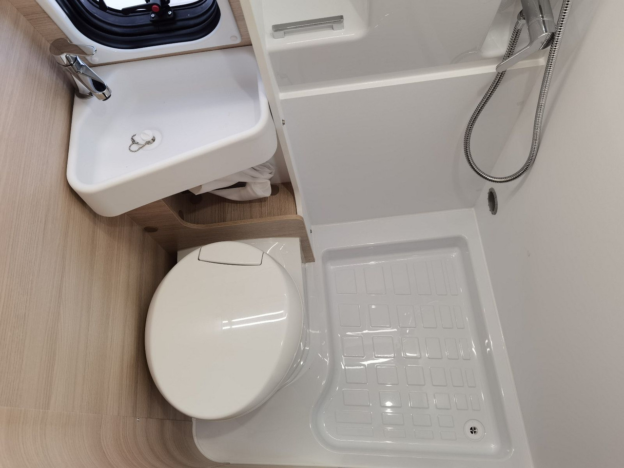 Yeni Camper van Chausson V697 FIRST LINE / - 2025 - /140PS / EINZELBETTEN Chausson V697 FIRST LINE / - 2025 - /140PS / EINZELBETTEN: fotoğraf 17