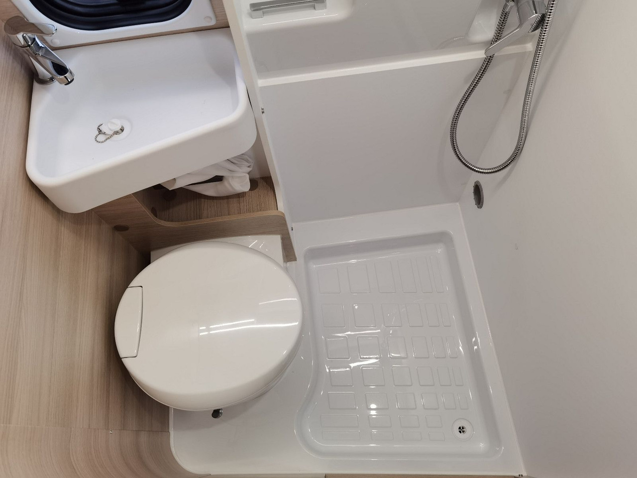 Yeni Camper van Chausson V697 FIRST LINE / - 2025 - /140PS / EINZELBETTEN Chausson V697 FIRST LINE / - 2025 - /140PS / EINZELBETTEN: fotoğraf 18