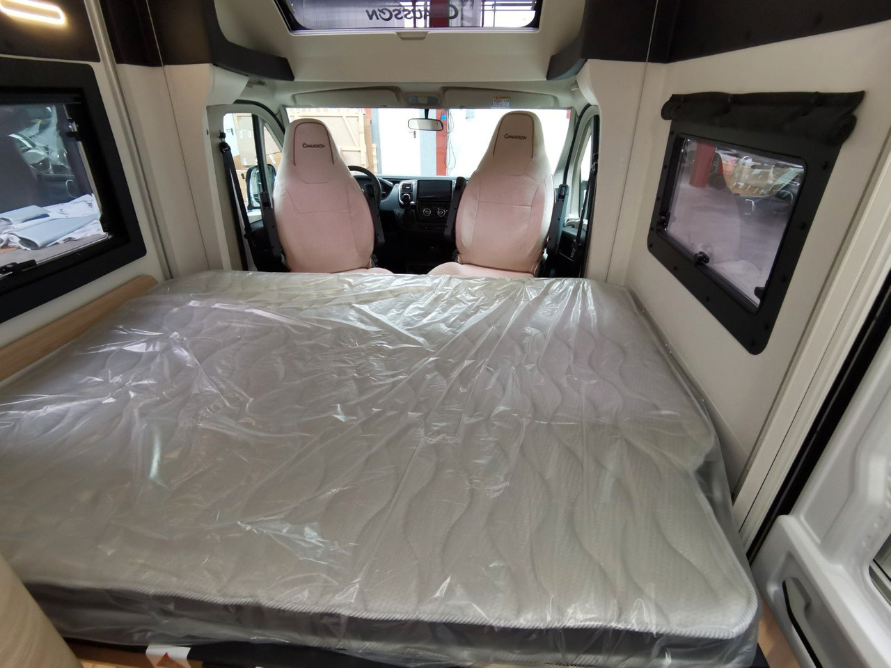 Semi entegre karavan Chausson X 650 EXCLUSIVE LINE / - 2025 - / XXL - HUBBETT: fotoğraf 19
