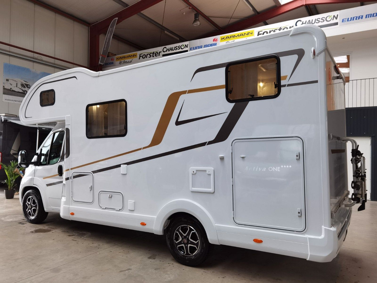Eura Mobil ACTIVA ONE 690 HB / 180PS-40H MAXI/ PANORAMADACH - Alkovenli karavan: fotoğraf 5 Eura Mobil ACTIVA ONE 690 HB / 180PS-40H MAXI/ PANORAMADACH - Alkovenli karavan: fotoğraf 5