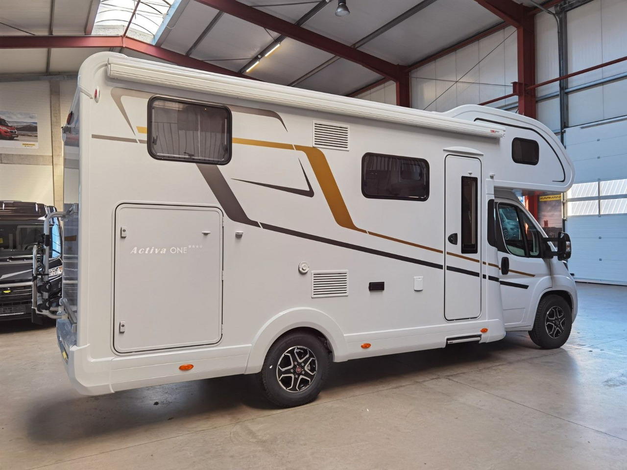Eura Mobil ACTIVA ONE 690 HB / 180PS-9G AUTOMATIK -40H MAXI - Alkovenli karavan: fotoğraf 4 Eura Mobil ACTIVA ONE 690 HB / 180PS-9G AUTOMATIK -40H MAXI - Alkovenli karavan: fotoğraf 4