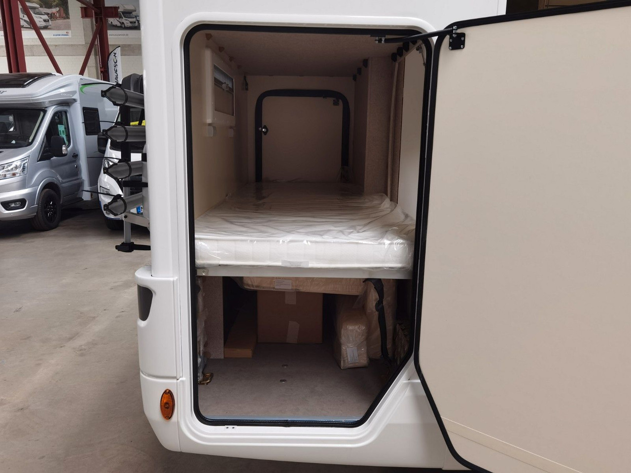 Alkovenli karavan Forster A 699 VB / 140PS / ETAGENBETTEN: fotoğraf 11 Alkovenli karavan Forster A 699 VB / 140PS / ETAGENBETTEN: fotoğraf 11