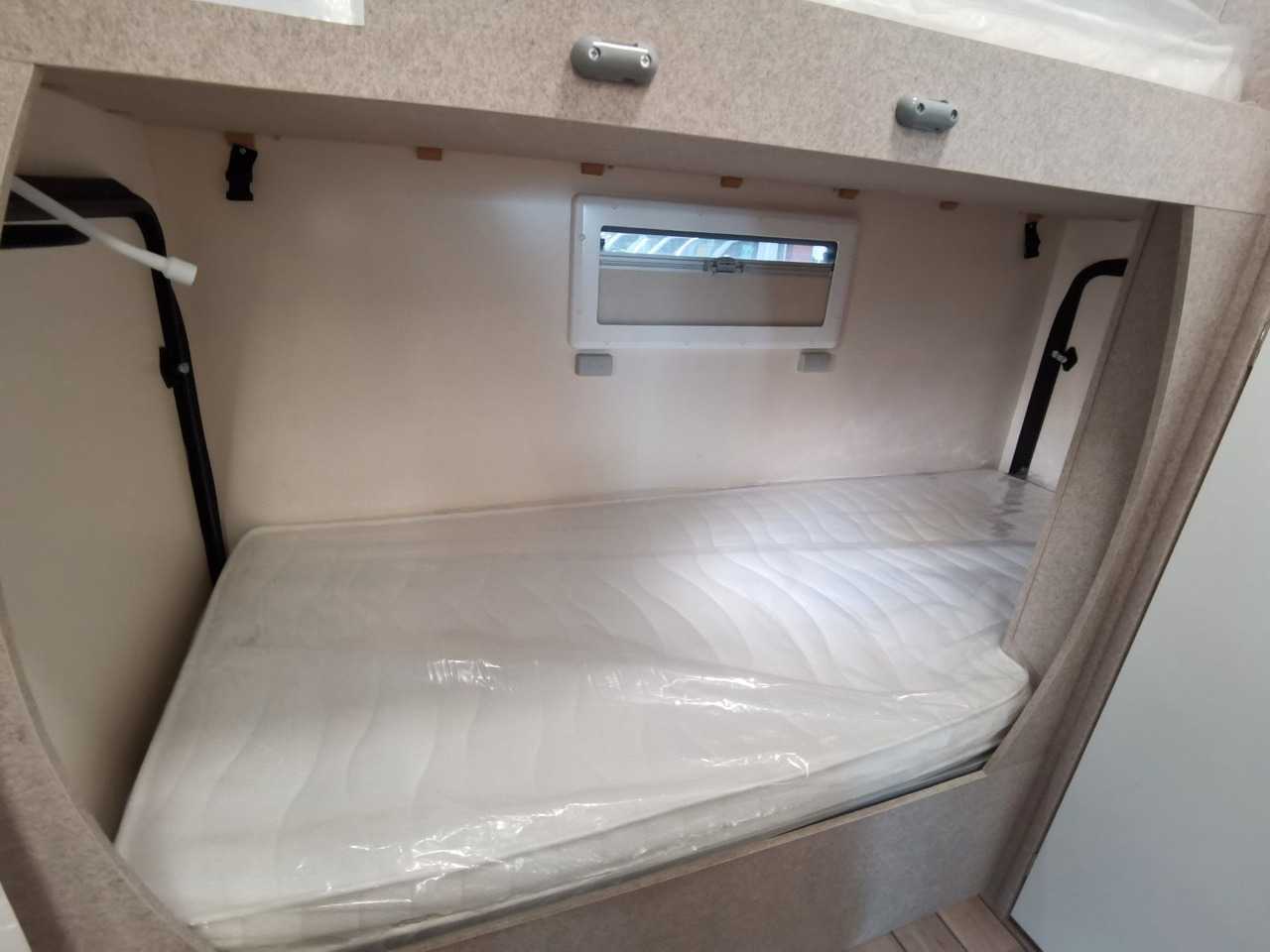 Alkovenli karavan Forster A 699 VB / 140PS / ETAGENBETTEN: fotoğraf 24 Alkovenli karavan Forster A 699 VB / 140PS / ETAGENBETTEN: fotoğraf 24