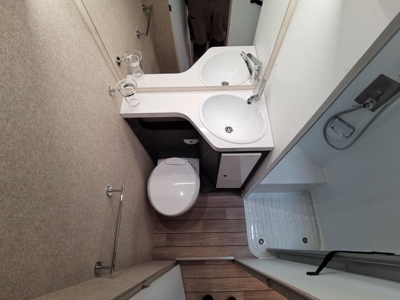 Alkovenli karavan Forster A 699 VB / 140PS / ETAGENBETTEN: fotoğraf 28 Alkovenli karavan Forster A 699 VB / 140PS / ETAGENBETTEN: fotoğraf 28