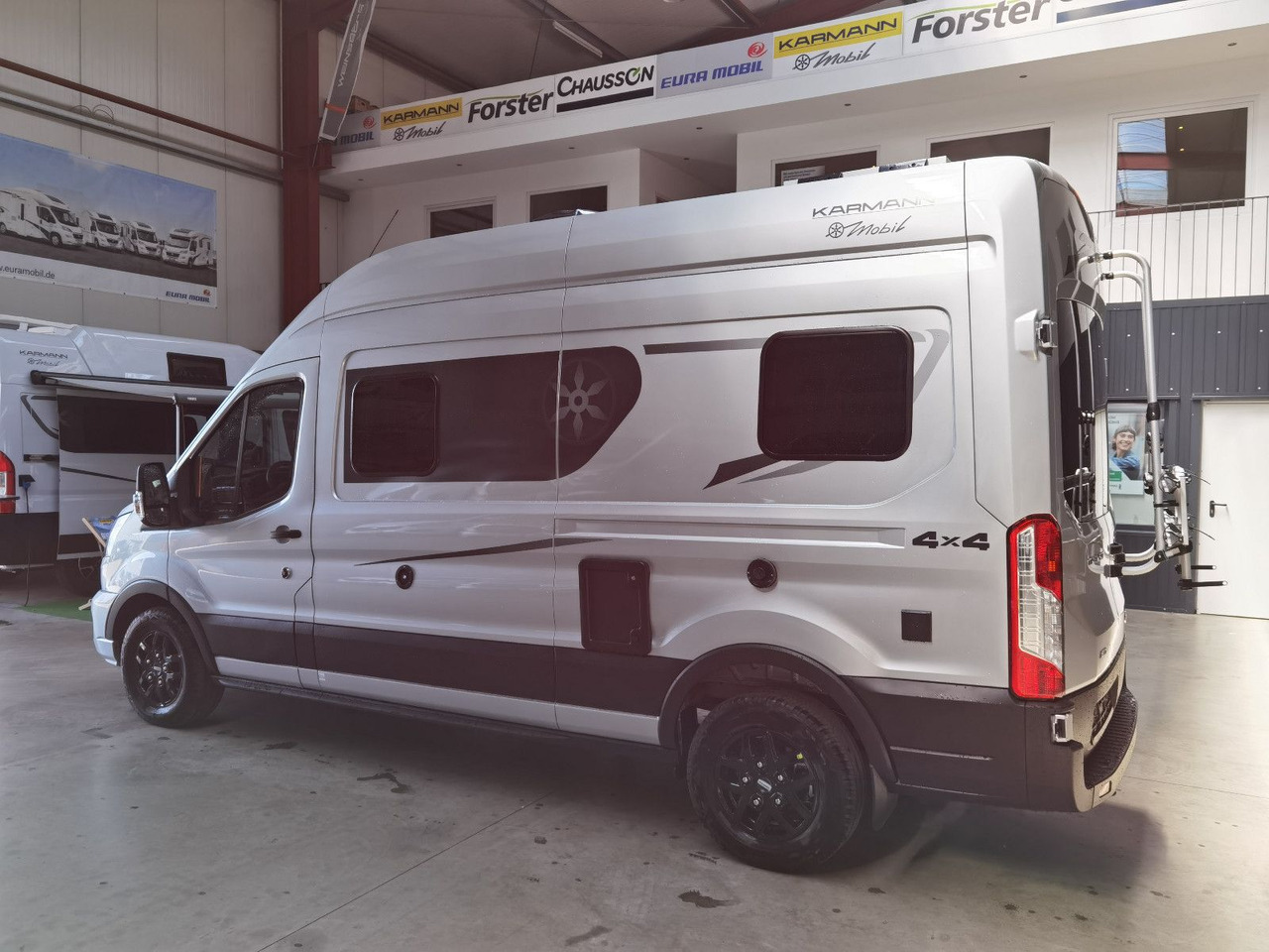 Karmann DEXTER 560 / 170PS - 4x4 / SOLAR & MARKISE & ALU - Camper van: fotoğraf 5 Karmann DEXTER 560 / 170PS - 4x4 / SOLAR & MARKISE & ALU - Camper van: fotoğraf 5