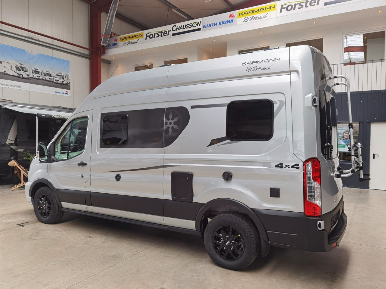 Karmann DEXTER 560 / 170PS - 4x4 / SOLAR & MARKISE & ALU - Camper van: fotoğraf 5 Karmann DEXTER 560 / 170PS - 4x4 / SOLAR & MARKISE & ALU - Camper van: fotoğraf 5