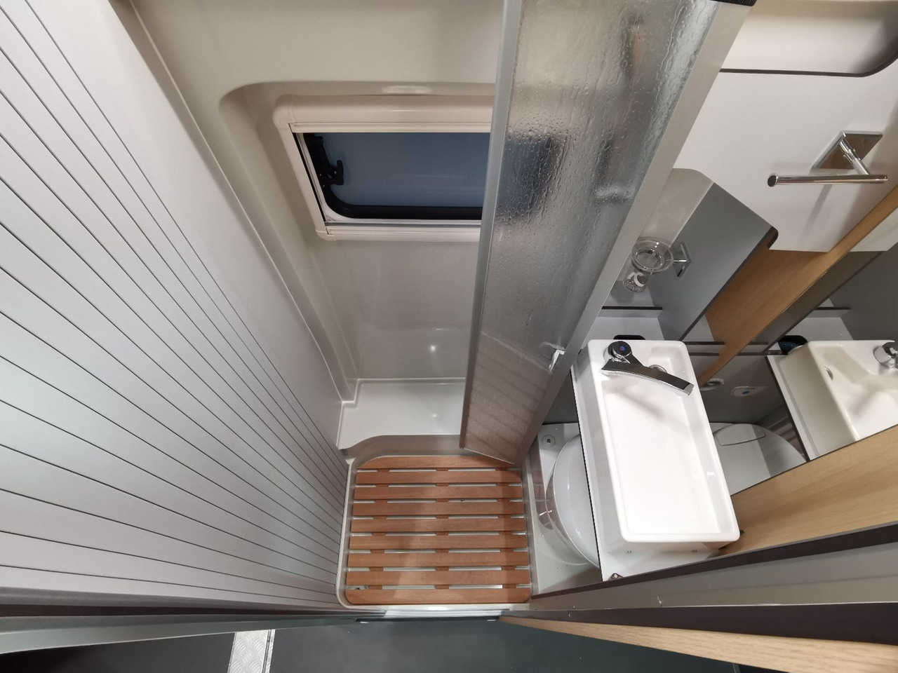 Yeni Camper van Karmann DEXTER 570 /170PS-4x4 /SOLAR/ AHK / EINZELBETTEN: fotoğraf 21