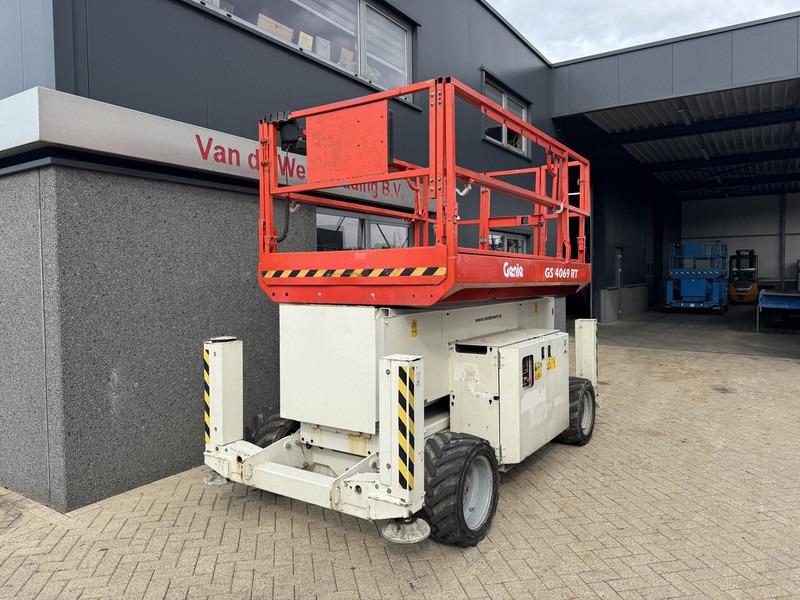 Genie GS 4069 RT Hoogwerker / Arbeitsbuhne 14mtr werkhoogte 4x4 Kubota DIESEL 2014 - Makasli platform: fotoğraf 3 Genie GS 4069 RT Hoogwerker / Arbeitsbuhne 14mtr werkhoogte 4x4 Kubota DIESEL 2014 - Makasli platform: fotoğraf 3