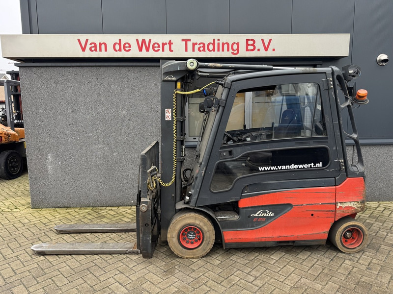 Linde E 25 L - Elektrikli forklift: fotoğraf 1 Linde E 25 L - Elektrikli forklift: fotoğraf 1