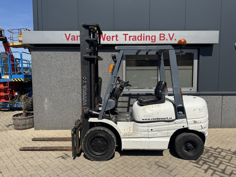 Toyota 62-6FDF30 - Dizel forklift: fotoğraf 1 Toyota 62-6FDF30 - Dizel forklift: fotoğraf 1