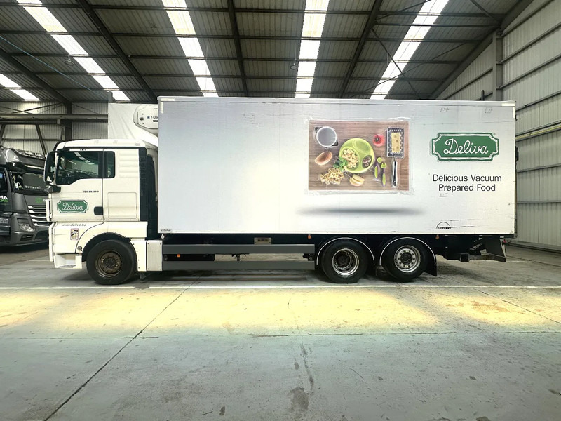 MAN TGX 26.360 steerable lift axles / hefbare stuurasen / essieux relevables directionnels - Refrijeratör kamyon: fotoğraf 2 MAN TGX 26.360 steerable lift axles / hefbare stuurasen / essieux relevables directionnels - Refrijeratör kamyon: fotoğraf 2