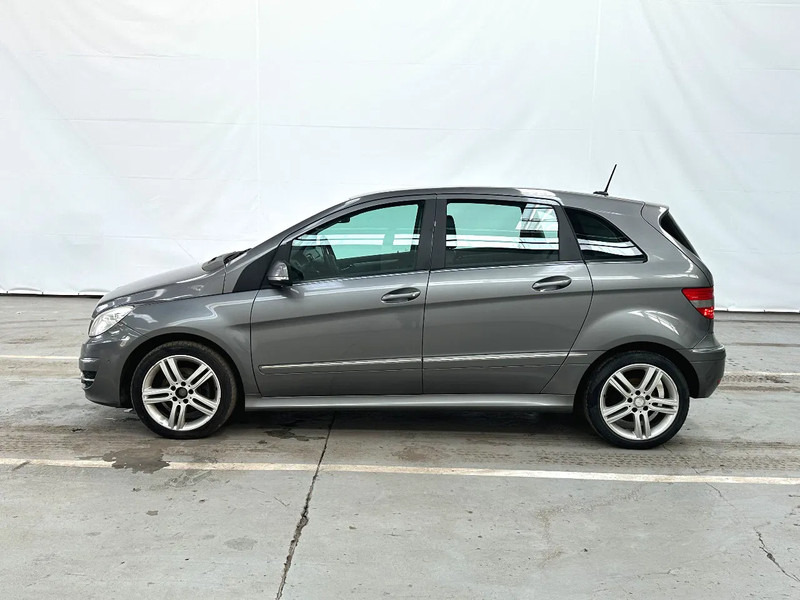 Mercedes-Benz B-Klasse 180 CDI - Sedan araba: fotoğraf 2 Mercedes-Benz B-Klasse 180 CDI - Sedan araba: fotoğraf 2