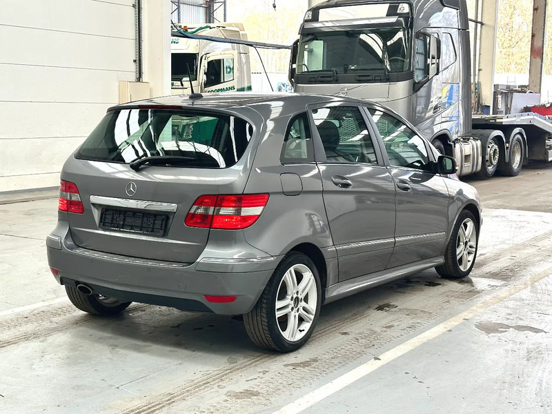 Mercedes-Benz B-Klasse 180 CDI - Sedan araba: fotoğraf 5 Mercedes-Benz B-Klasse 180 CDI - Sedan araba: fotoğraf 5