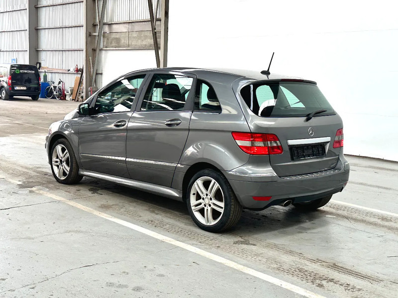 Mercedes-Benz B-Klasse 180 CDI - Sedan araba: fotoğraf 3 Mercedes-Benz B-Klasse 180 CDI - Sedan araba: fotoğraf 3